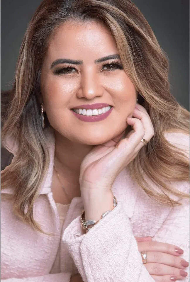 Elaine Asato lança seu primeiro livro autobiografia "é possível ir além" Elaine Asato lança seu primeiro livro autobiografia "é possível ir além"